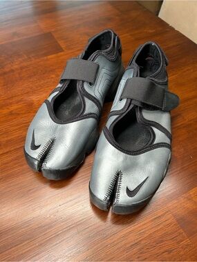 Nike air rift tabi size 9